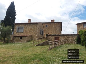 edificio rustico in campagna